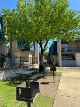 Vintage at Oak Hill in San Antonio, TX - Building Photo - Building Photo