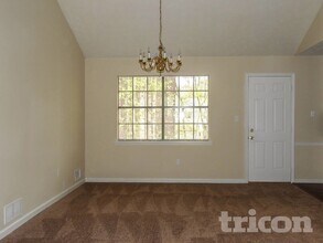 3888 Tree Bark Ln SW in Snellville, GA - Foto de edificio - Building Photo