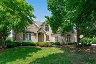 552 Waters Edge Dr in South Elgin, IL - Building Photo