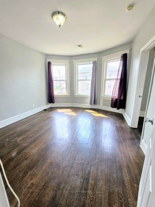316 Devon St in Kearny, NJ - Building Photo - Building Photo