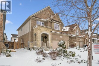 130 Coopershawk St in Kitchener, ON - Building Photo - Building Photo