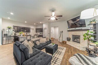 1338 Winding Hollow Dr in Grand Prairie, TX - Building Photo - Building Photo