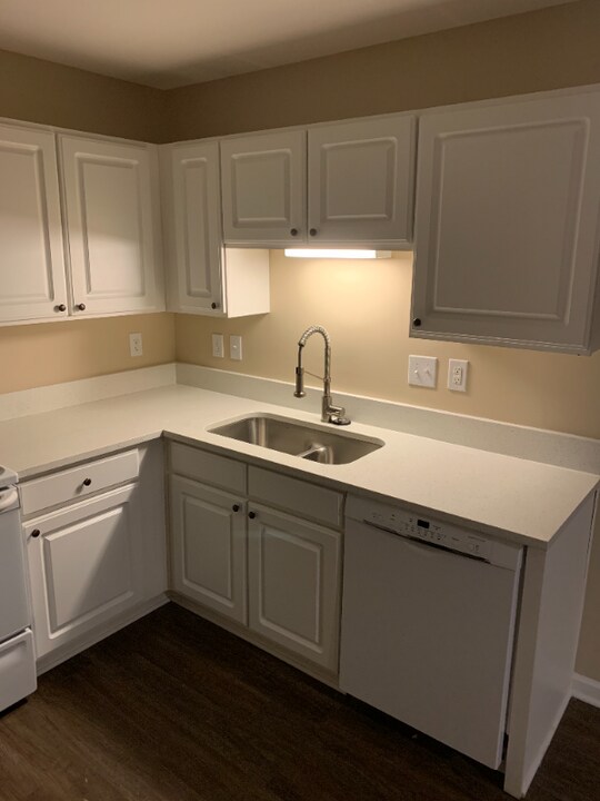 2501 Huntscroft Ln in Raleigh, NC - Building Photo