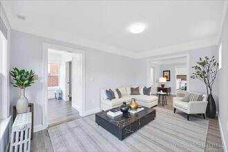 61 James St in Franklin Square, NY - Foto de edificio - Building Photo