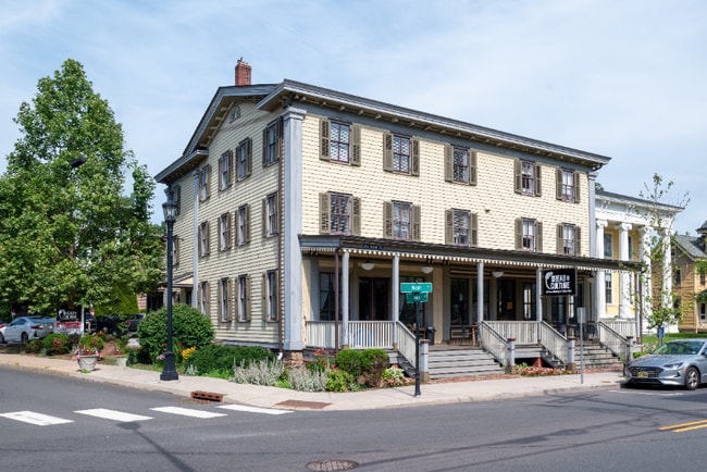 123 Main St