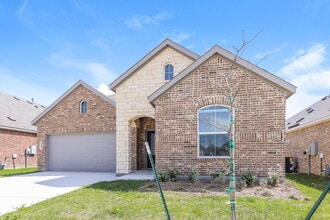 2237 Mustang Ghost Trl in Crandall, TX - Foto de edificio - Building Photo