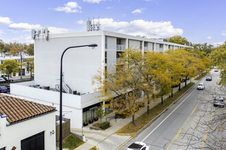 Sheridan House in Wilmette, IL - Building Photo - Building Photo