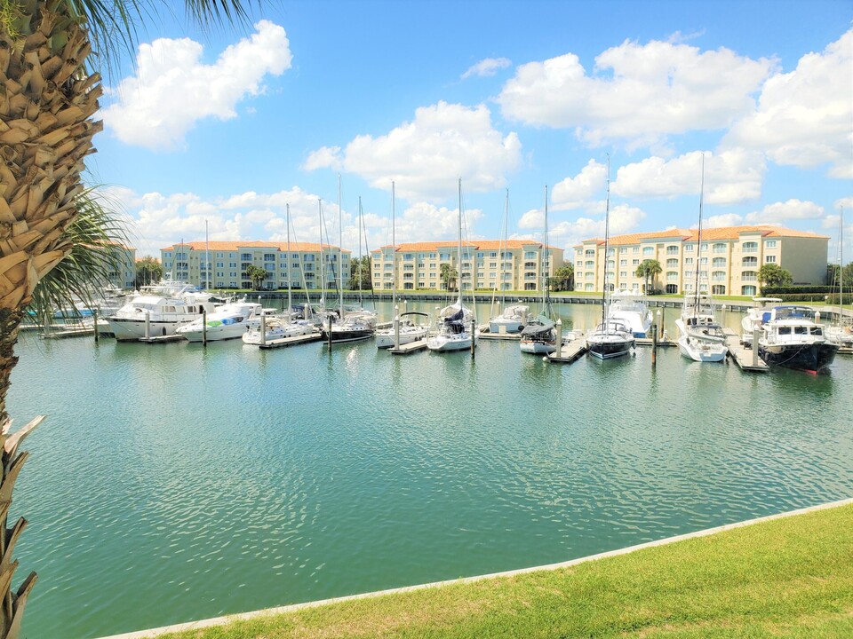 10 Harbour Isle Dr E in Fort Pierce, FL - Foto de edificio