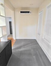 32 Pearl St, Unit 1 in Quincy, MA - Building Photo - Building Photo