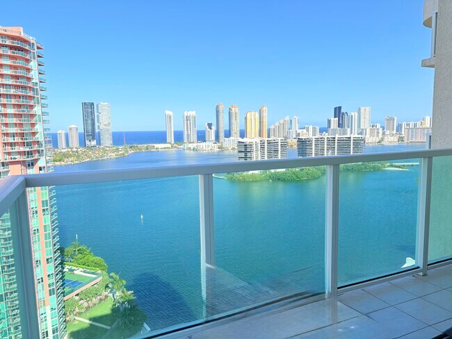 3330 NW 36th St in Miami, FL - Building Photo - Building Photo