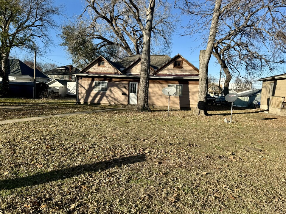 115 E 9th in Concordia, KS - Building Photo