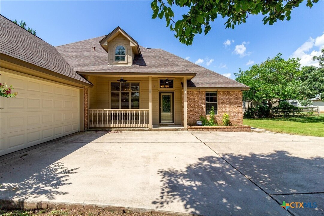 53 Tina's Trail in Martindale, TX - Building Photo