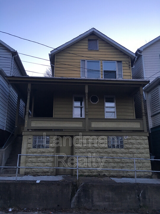 821 Prospect Ave in Charleroi, PA - Building Photo