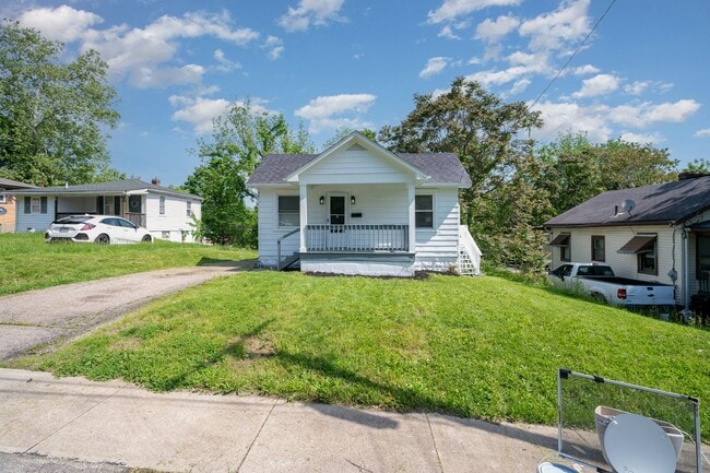 3728 Standish Ave in Cincinnati, OH - Building Photo - Building Photo