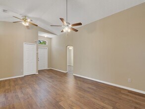 962 E 13th Square in Vero Beach, FL - Foto de edificio - Building Photo