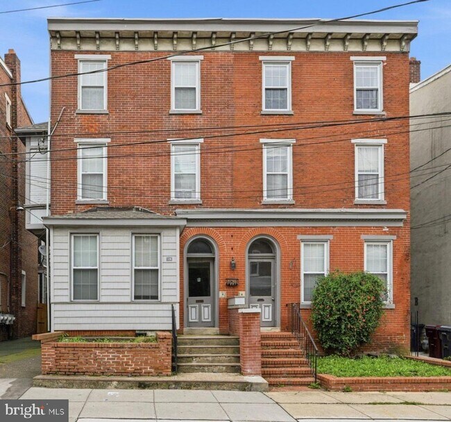 property at 506 W 9th St