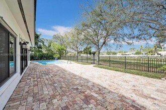 9261 SW 85th St in Miami, FL - Building Photo - Building Photo