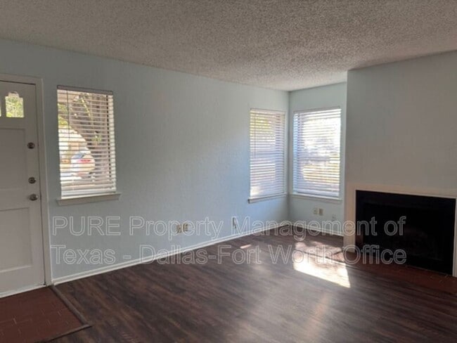 625 Timberline Dr in Hurst, TX - Building Photo - Building Photo