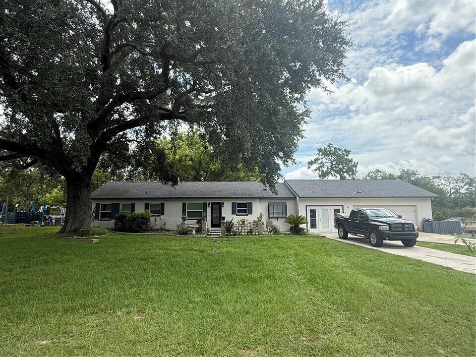 22 Santiago Rd in Debary, FL - Building Photo