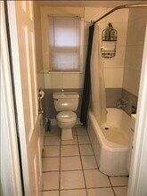 877 Farmington Ave in West Hartford, CT - Building Photo - Building Photo