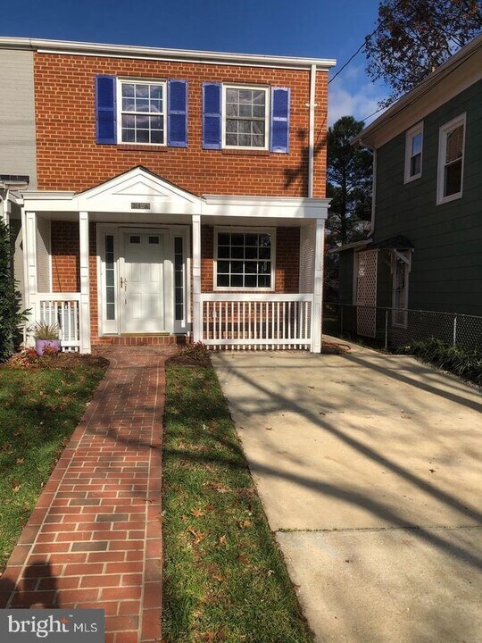 314 A Hume Ave in Alexandria, VA - Building Photo