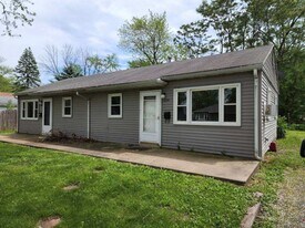 1088 Eastview Dr in Rantoul, IL - Building Photo