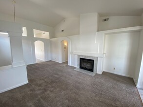 8733 Clay Glen Way in Elk Grove, CA - Building Photo - Building Photo