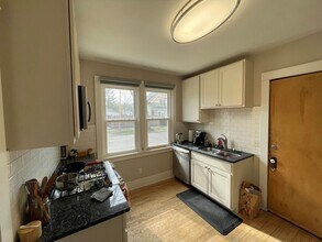 1242 Drake St in Madison, WI - Building Photo - Building Photo
