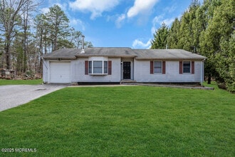 568 E Veterans Hwy in Jackson Township, NJ - Building Photo - Building Photo