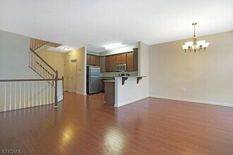 106 Birch Ct in Hanover, NJ - Building Photo - Building Photo