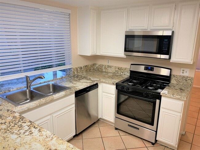 1228 Scenic View St in Upland, CA - Building Photo - Building Photo