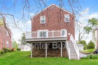 2032 Jenkintown Rd in Glenside, PA - Building Photo - Building Photo