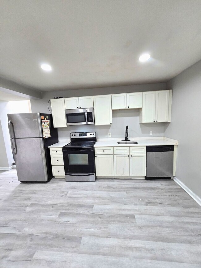 457 Admiral St in Providence, RI - Building Photo - Building Photo