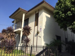 322-330 W 9th St in San Pedro, CA - Foto de edificio - Building Photo