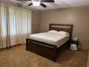 1657 Helena Rd N in Oakdale, MN - Building Photo - Building Photo