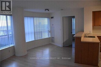 36-736 Lee Centre Dr in Toronto, ON - Building Photo - Building Photo