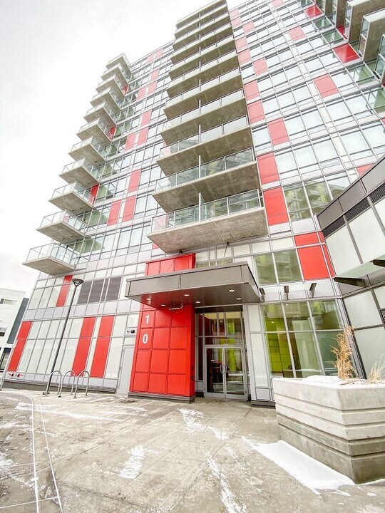 10 Brentwood Rd NW in Calgary, AB - Building Photo