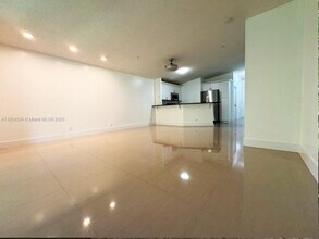 572 Woodgate Cir in Sunrise, FL - Building Photo - Building Photo