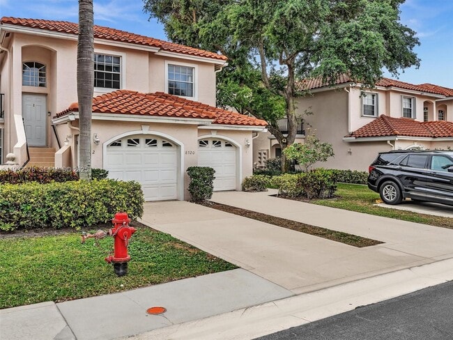 8520 Vía Romana in Boca Raton, FL - Foto de edificio - Building Photo