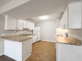 Creekside at Fenton Heights in Fenton, MI - Building Photo