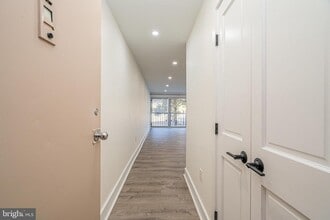 1300 Army Navy Dr in Arlington, VA - Building Photo - Building Photo