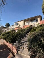 242 Sandringham Rd in Piedmont, CA - Building Photo