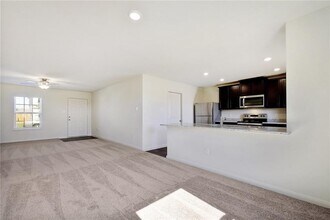 525 Riverdale Cove in Jarrell, TX - Building Photo - Building Photo