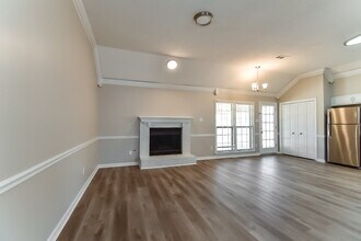 2025 Westbriar Dr in Memphis, TN - Foto de edificio - Building Photo