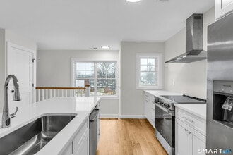 31 Drive Way in Guilford, CT - Building Photo - Building Photo