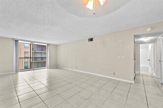 7173 Orange Dr in Davie, FL - Building Photo - Building Photo