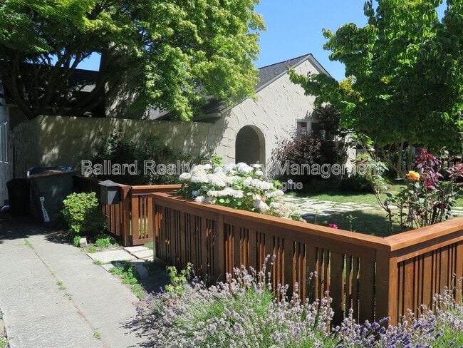 property at 3246 Conkling Pl W