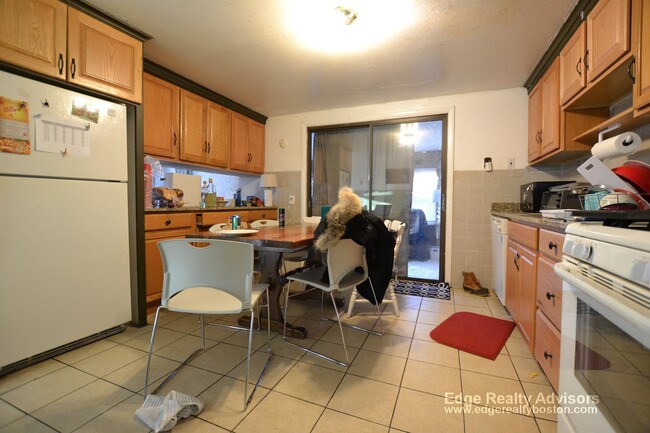 235 Foster St in Boston, MA - Building Photo - Building Photo