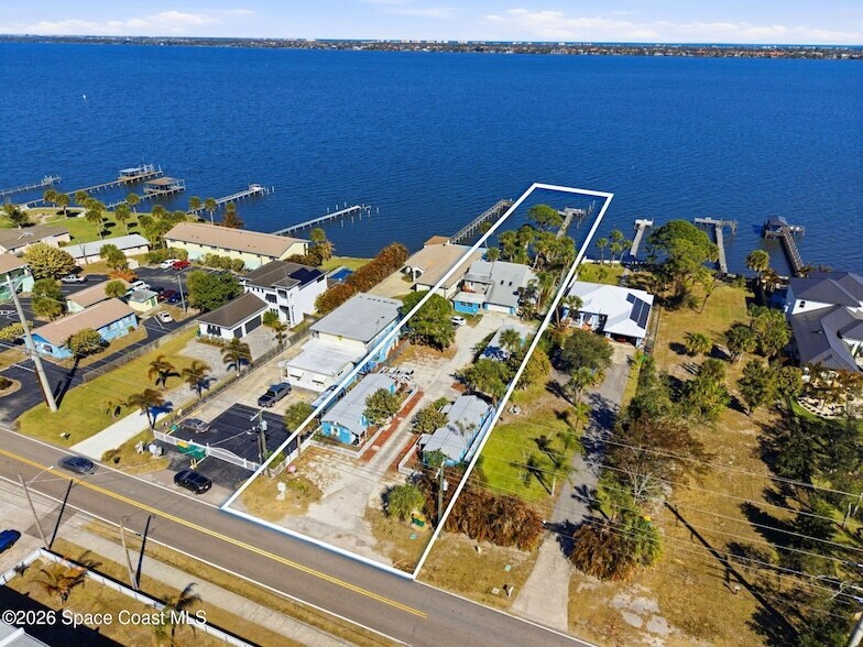 2179 Pineapple Ave, Unit 4 in Melbourne, FL - Foto de edificio