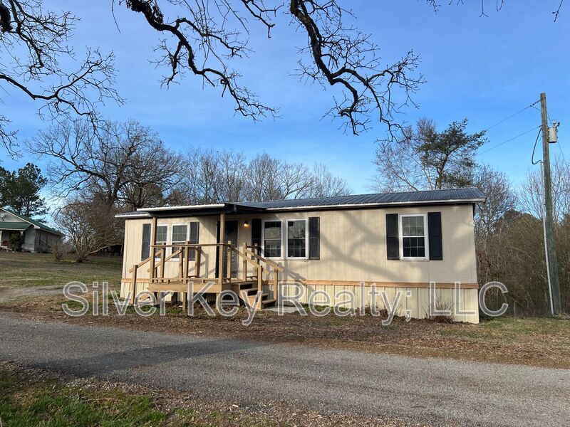 447 Co Rd 408 in Madisonville, TN - Building Photo